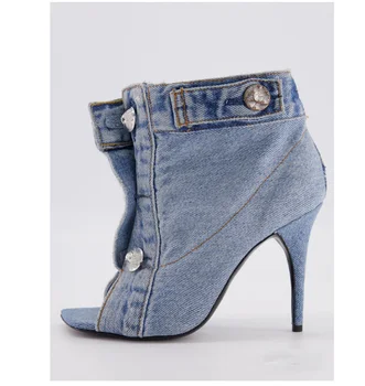 Летняя новинка 2023 года, Модные женские джинсовые сандалии на высоком каблуке-шпильке с открытым носком, Показы на подиуме Из металла