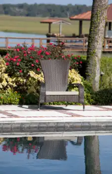 Уличное плетеное кресло для отдыха Coconino - элегантный и расслабляющий вариант для сидения на открытом воздухе
