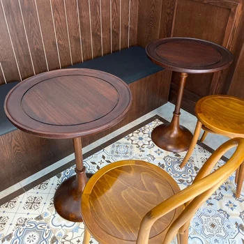 Несколько скандинавский журнальный столик из массива дерева рядом с диваном Современный минималистичный журнальный столик из орехового дерева маленький круглый столик креативный